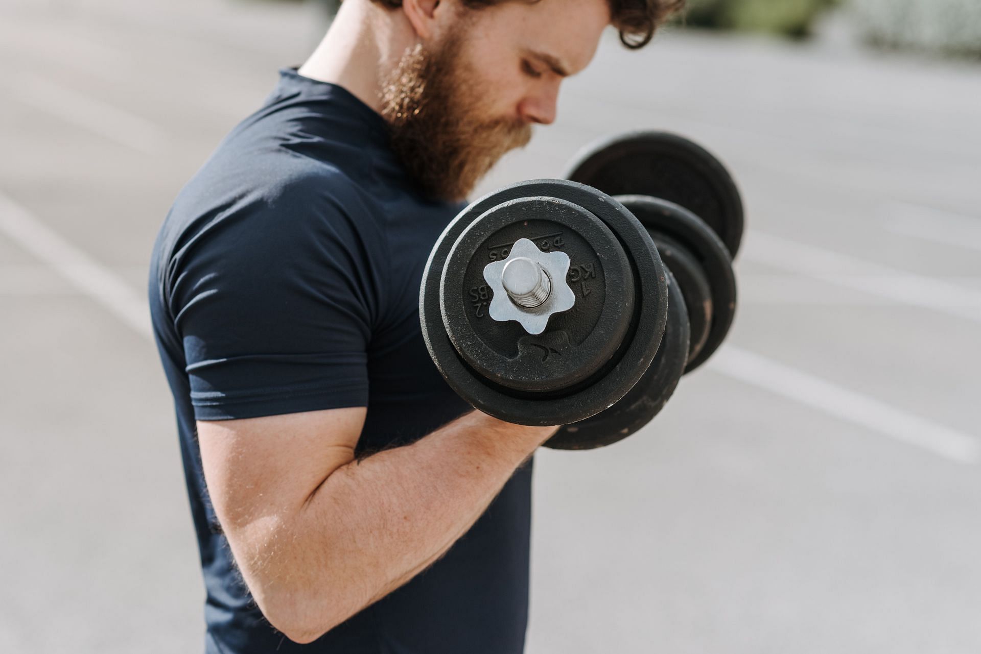 Strong biceps are necessary for lifting strength (Image via Pexels @Anete Lusina)