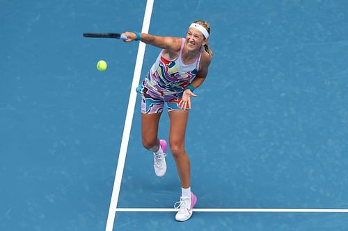 Victoria Azarenka in action against Sofia Kenin