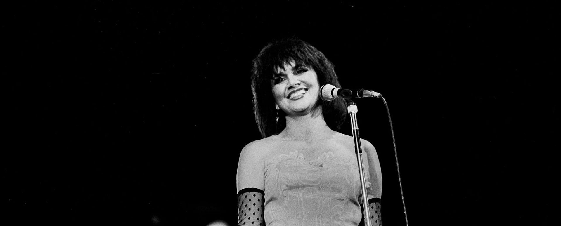 Linda Ronstadt&rsquo;s on Twitter trending page sparked concern online (Image via Getty Images)