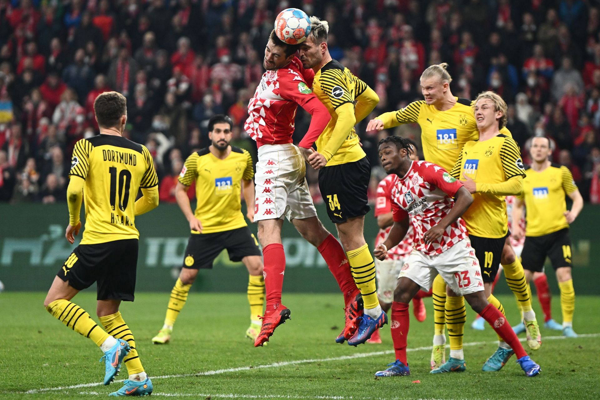 1. FSV Mainz 05 v Borussia Dortmund - Bundesliga