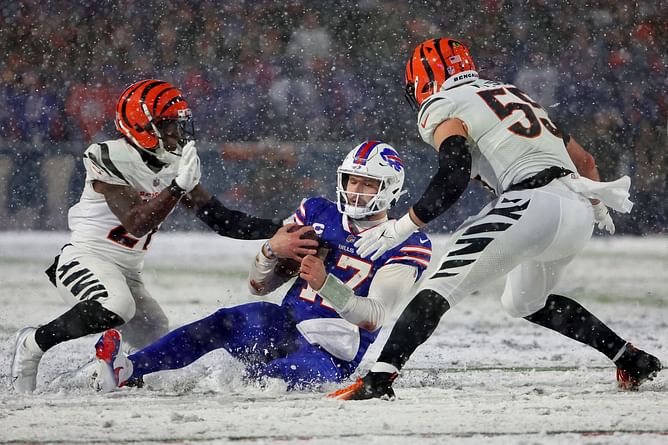 "The only thing that went their way was the weather" - Ex-NFL HC Mike Smith breaks down Bills' nightmare outing in divisional-round loss to Bengals (EXCLUSIVE)