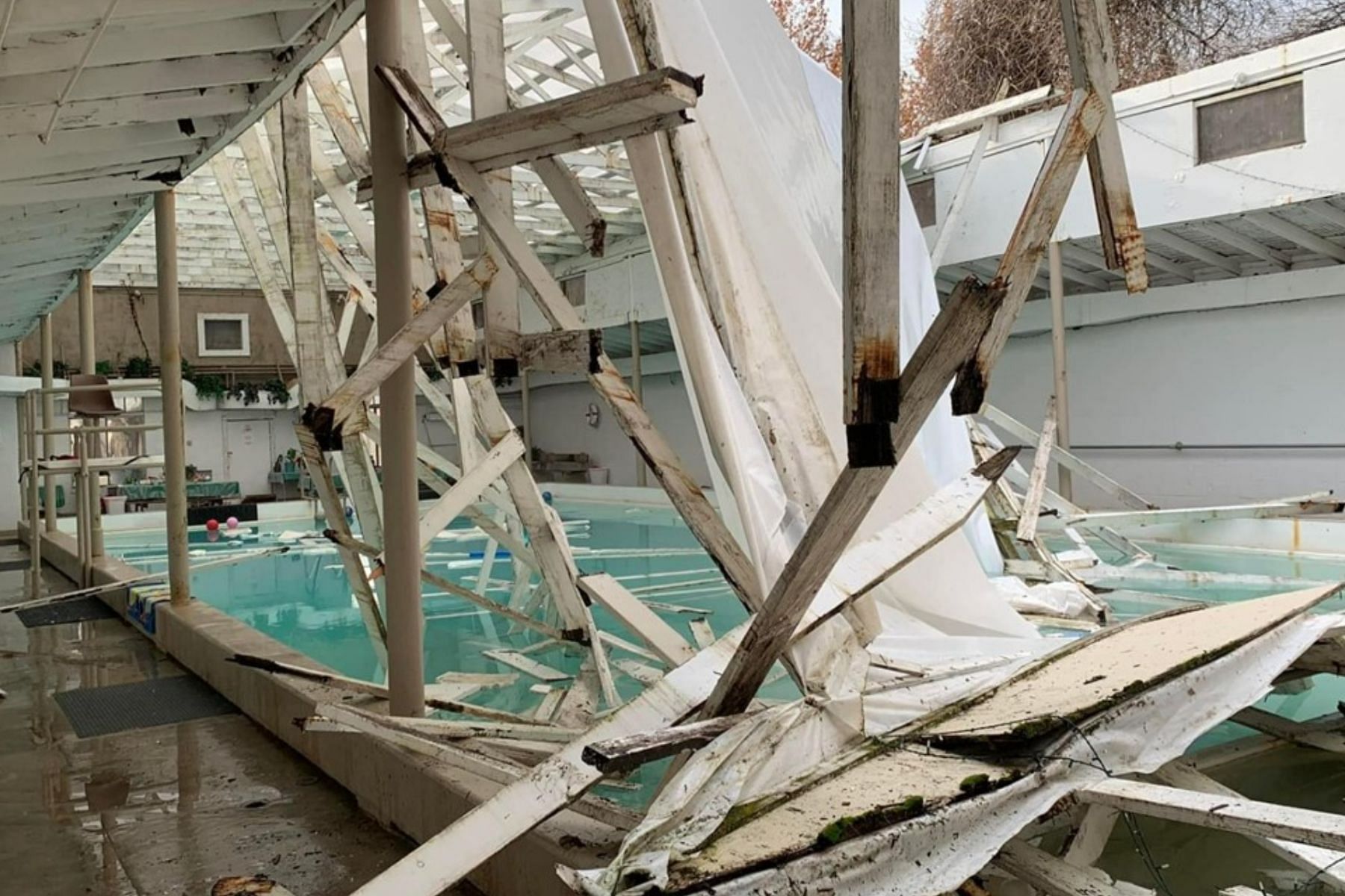 The geothermal pool at Givens Hot Springs after the roof collapsed. (Image via Sarah Wilson/eyewitness)