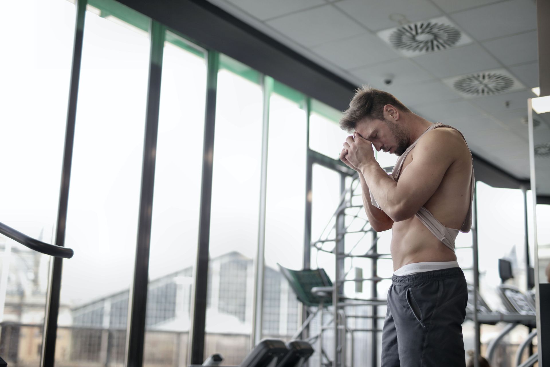 Sweating may help with weight loss, but not in the way you think. (Image via pexels/Andrea Piacquadio)