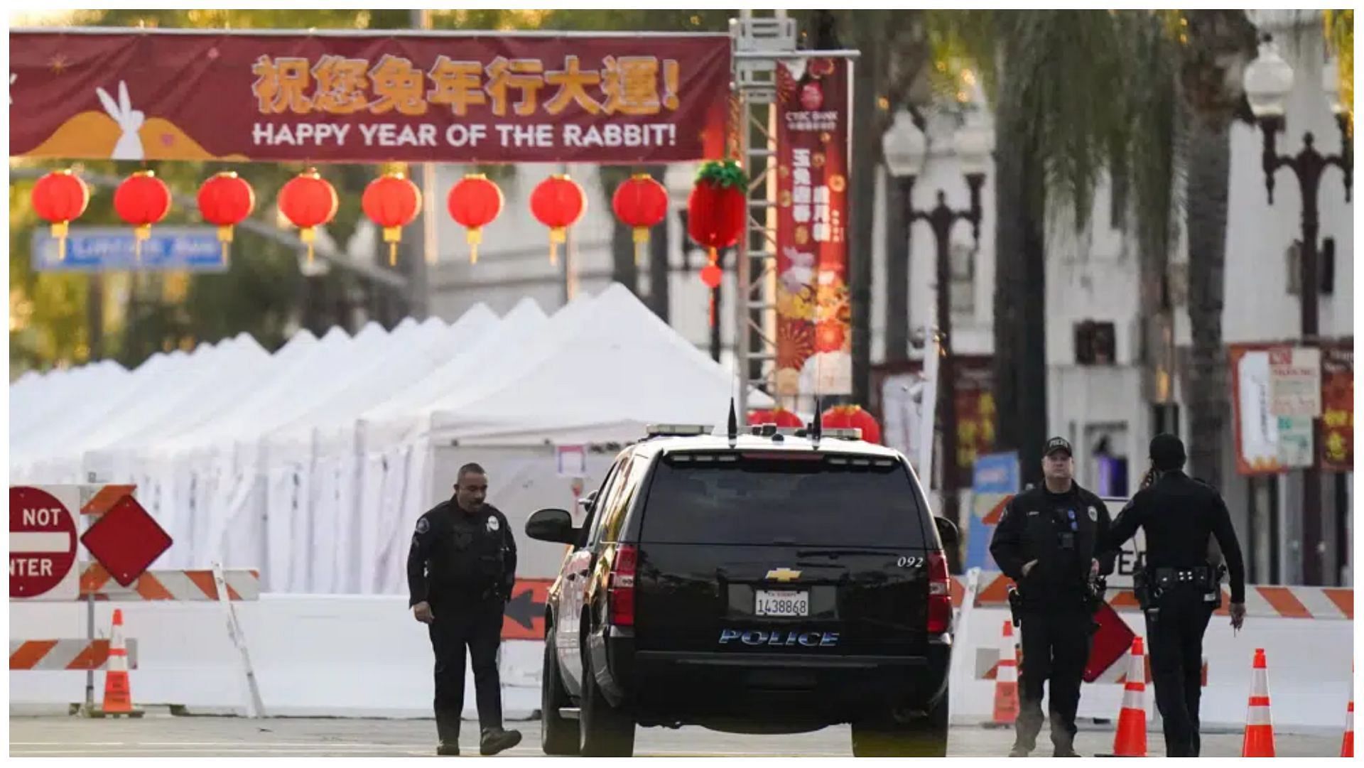 The suspect met his wife at the location where the shooting took place (image via Jae C. Hong/ The Associated Press)