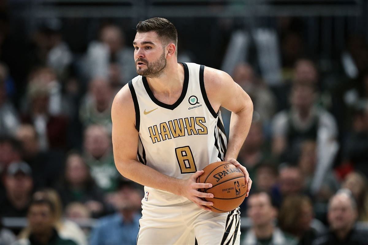 Isaac Humphries with the Atlanta Hawks