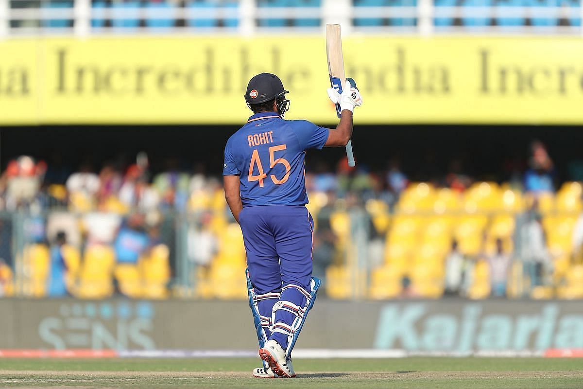रोहित शर्मा ने 83 रनों की पारी इस मैच में खेली