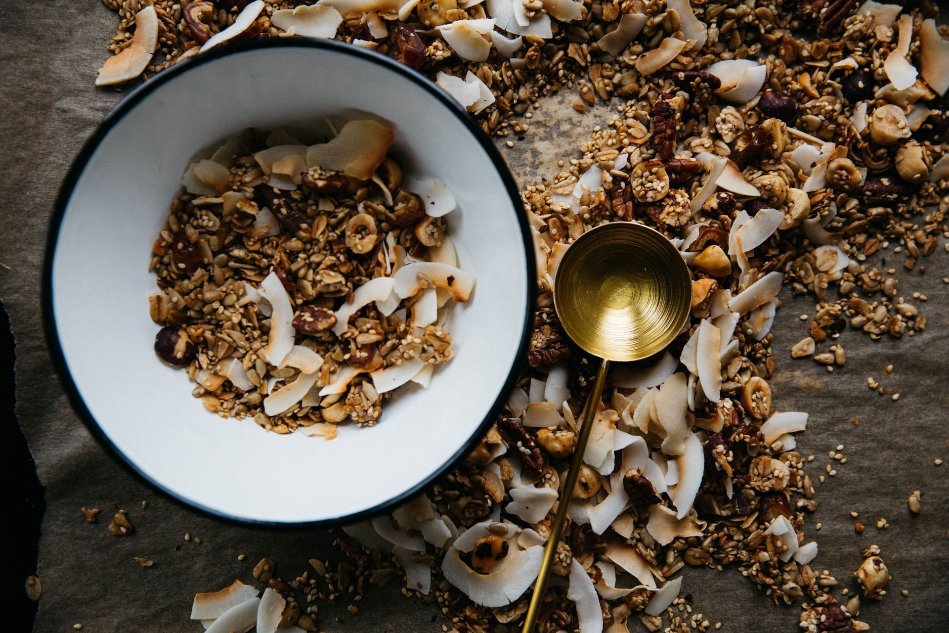 Feeling low? Try these five best food sources of magnesium. (Image via Unsplash / Rachael Gorjestani)