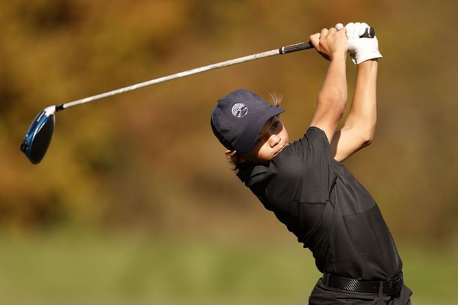 Does Charlie Woods' mother attend his Golf events?