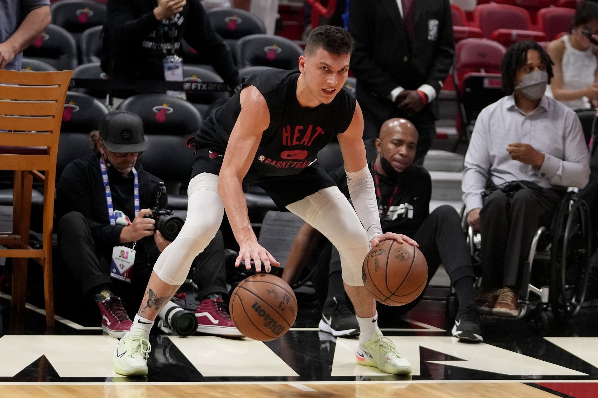 Tyler Herro remains questionable for the Miami Heat tonight.