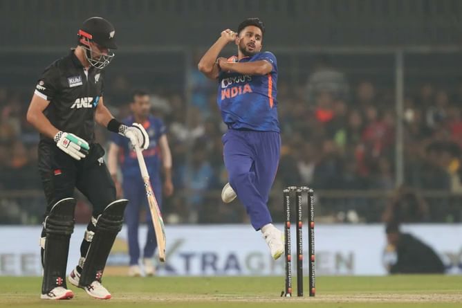 "Umran Malik didn't bowl his full quota of overs" - Wasim Jaffer suggests India to play an extra batter in second T20I against New Zealand