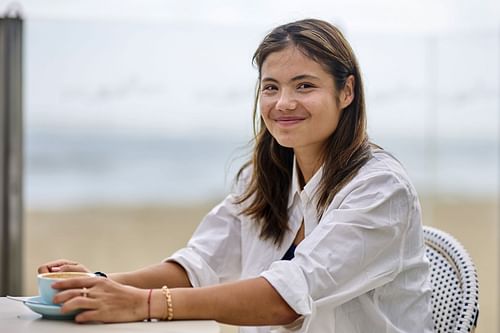 Emma Raducanu poses at Elwood Beach ahead of the 2023 Australian Open