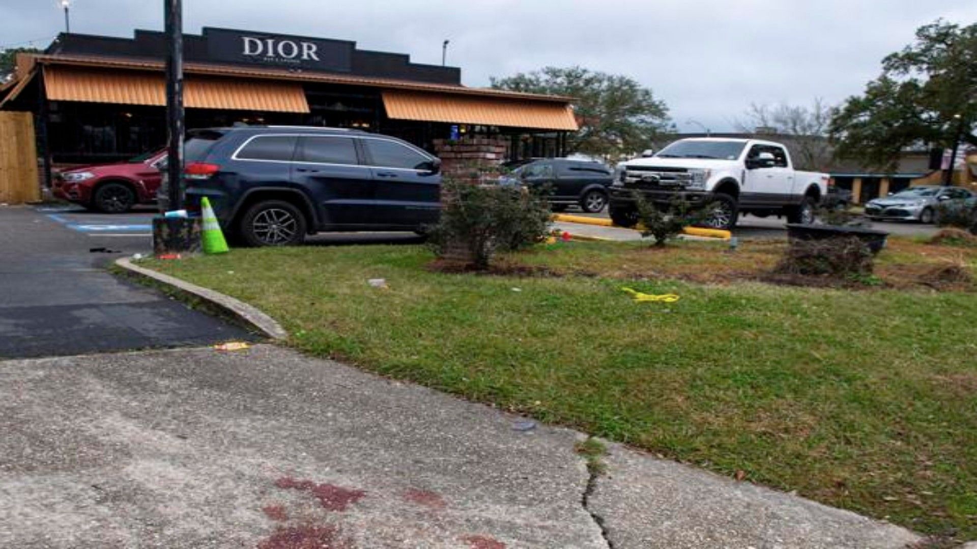 A mass shooting at Dior nightclub in Baton Rouge, Louisiana, left at least a dozen people injured (Image via Paul Mallard/Twitter)
