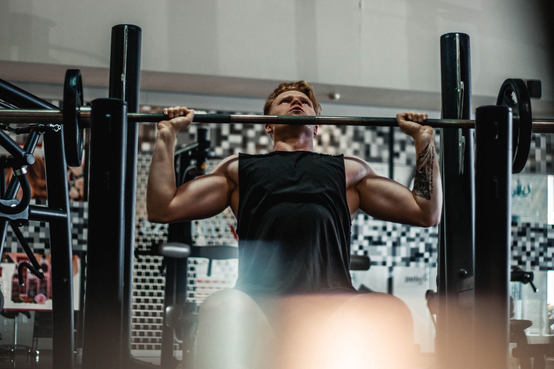 Barbell shoulder press (Photo by Arthur Edelmans on Unsplash)