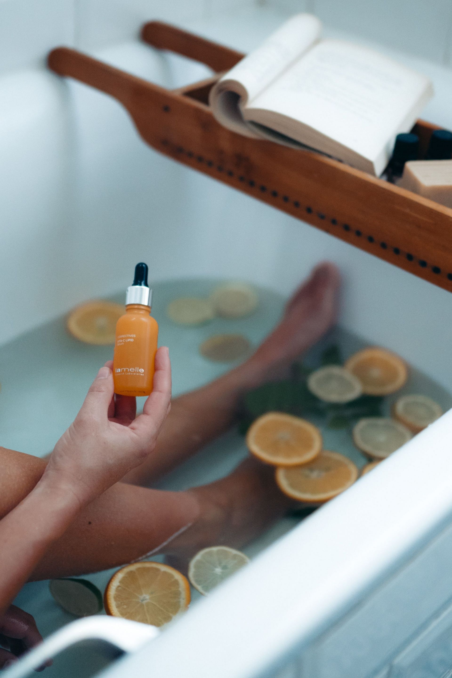 There are many brands of vitamin C serums available in market. (Image via Pexels/Taryn Elliot)