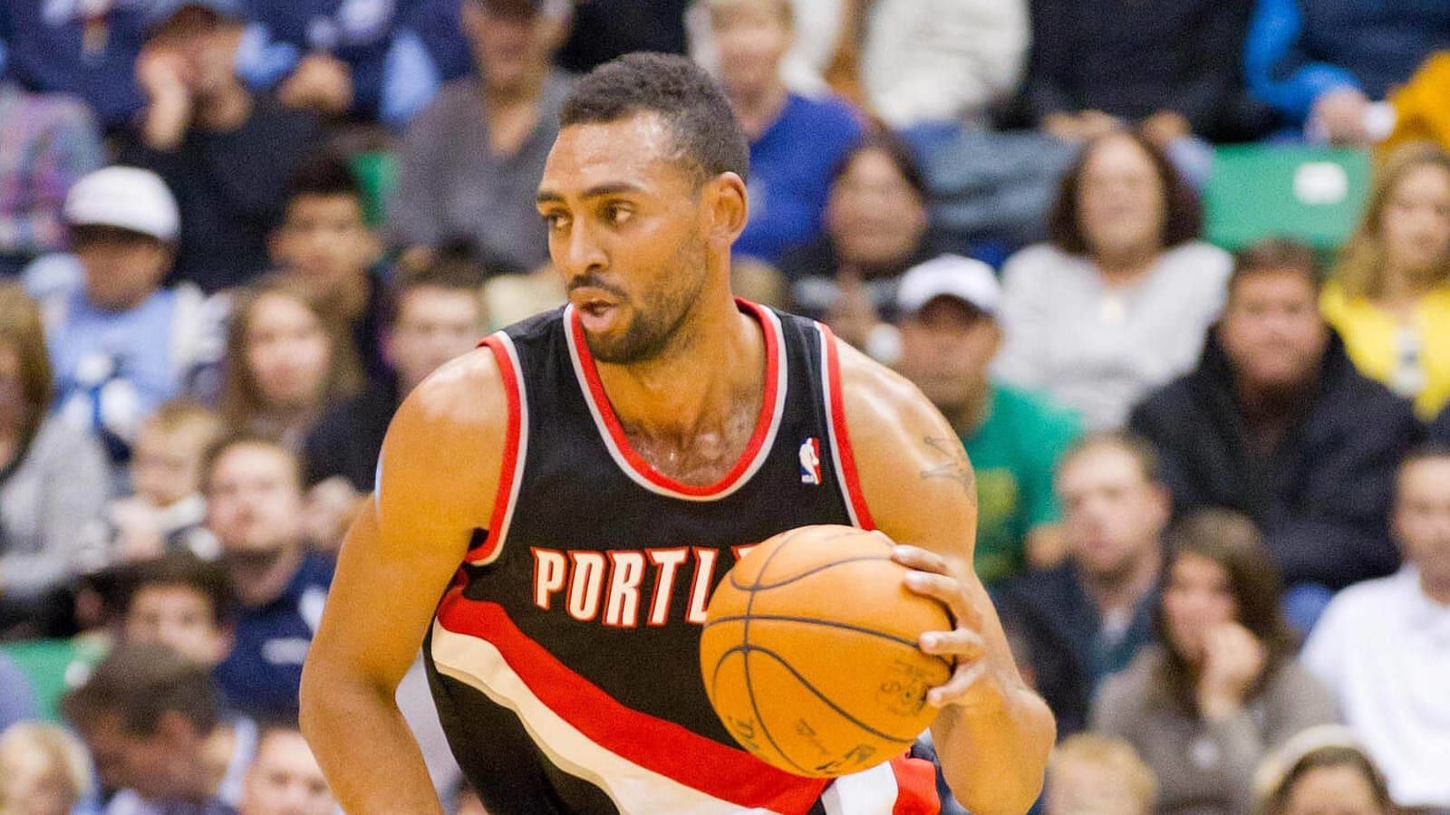 Jared Jeffries playing for the Portland Trail Blazers