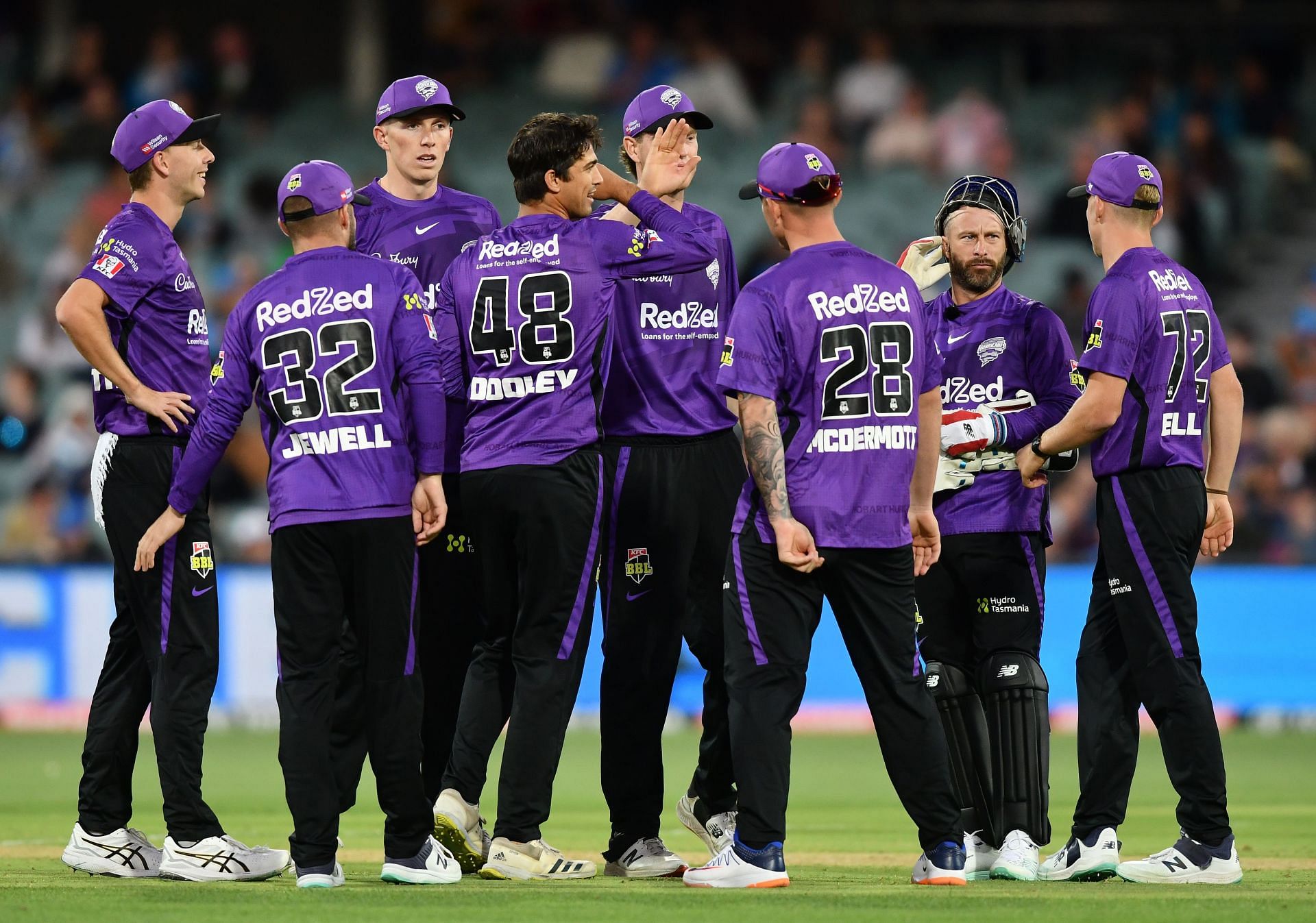 Big Bash League champions Sydney Sixers lose to Hobart Hurricanes in season  opener - ABC News