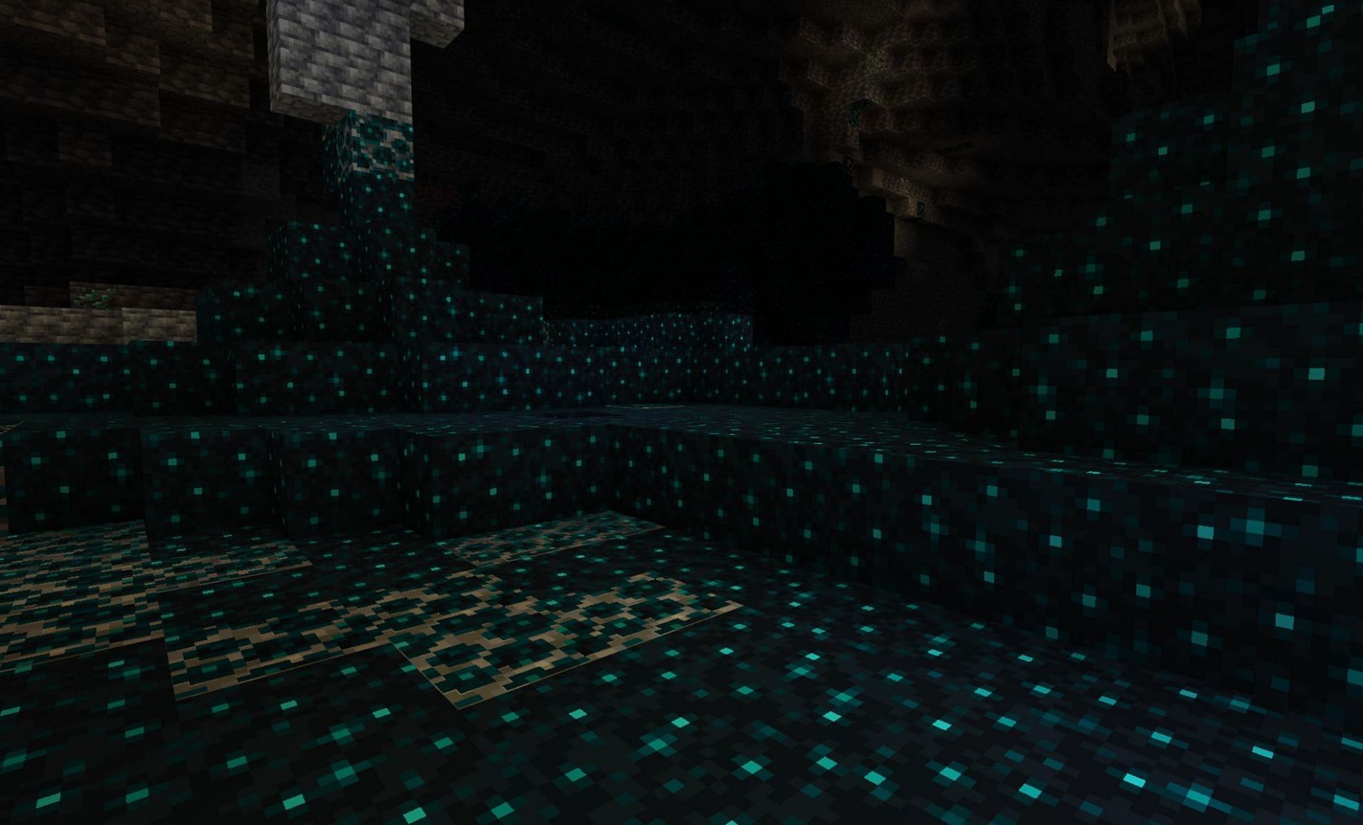 5 Best Tips For Exploring Deep Dark Caves In Minecraft Safely