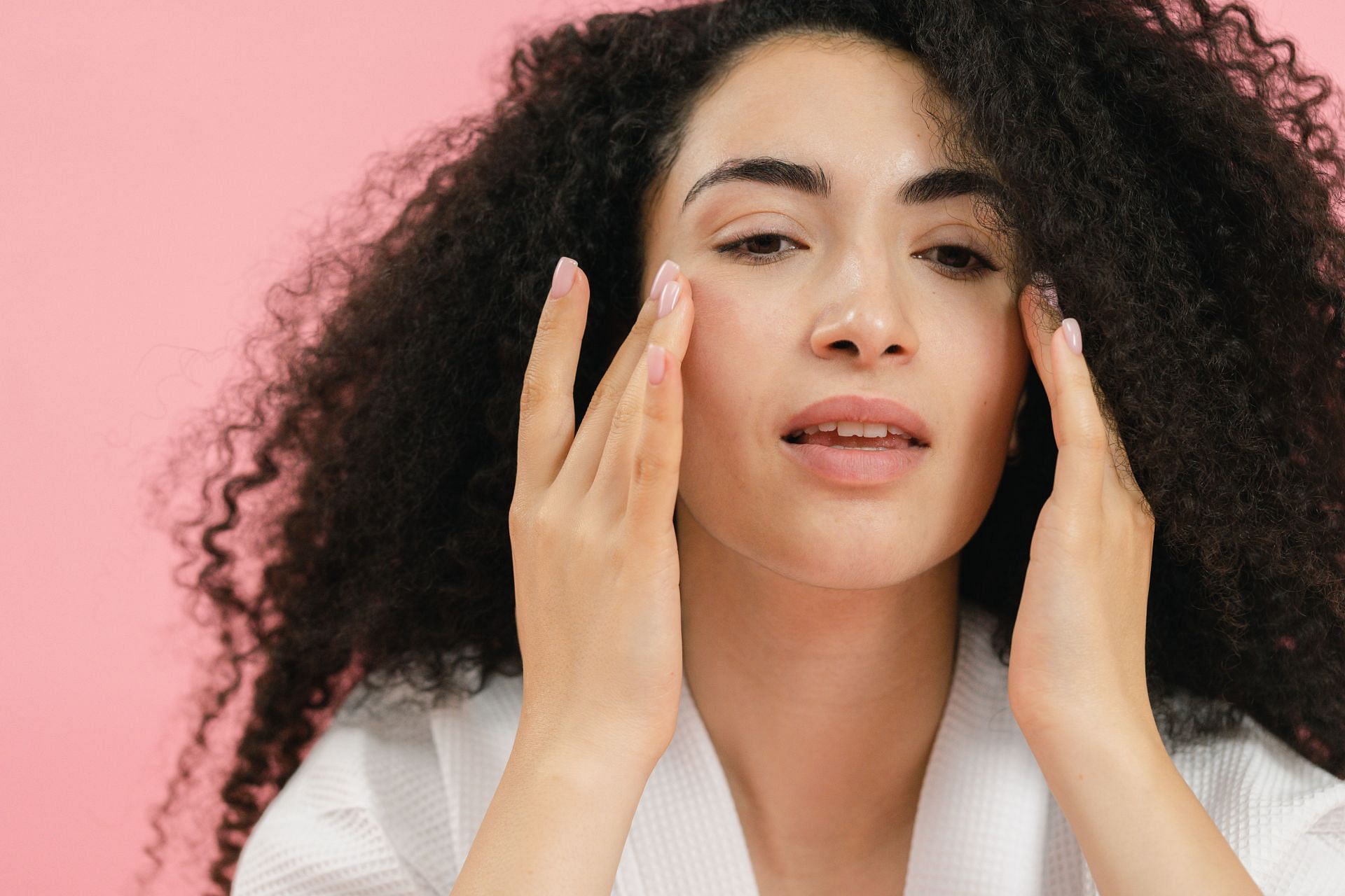 They are used to treat a variety of skin conditions, including eczema (itchy scalp, body), psoriasis, and dermatitis (Photo by SHVETS production/pexels)