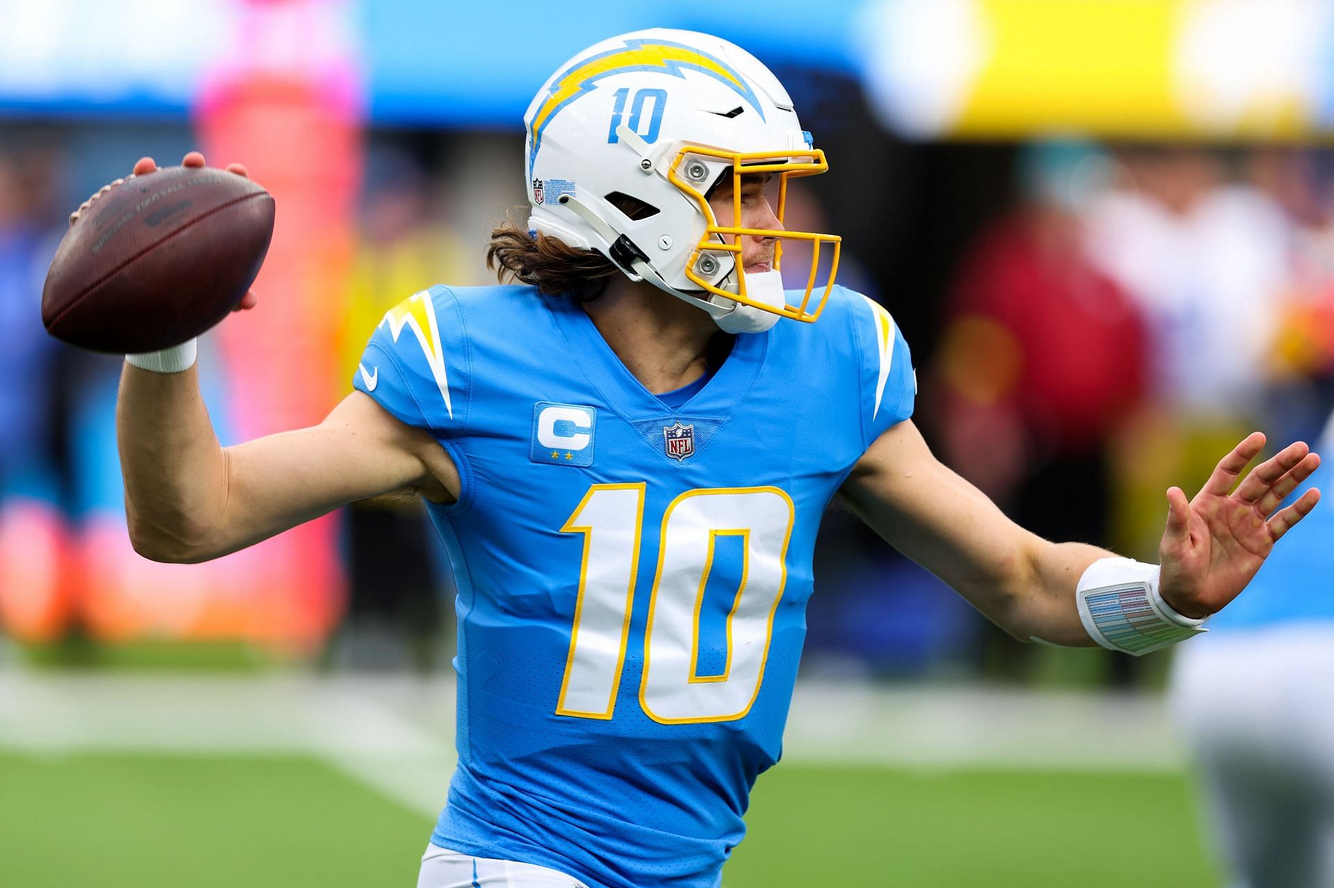 Justin Herbert injury updates: Latest news for Chargers QB heading into  2023 NFL season - DraftKings Network