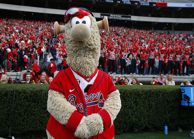 Braves mascot Blooper pokes fun at trophy making company for misspelling 'Valuable' as 'Valuble' in Cy Young Awards