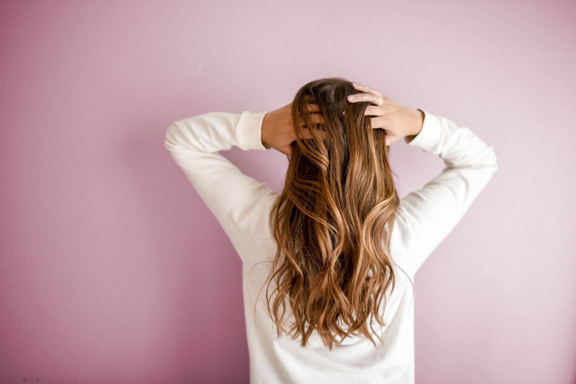 Postpartum hair loss treatments to try! (Image via Pexels/Element Digital)