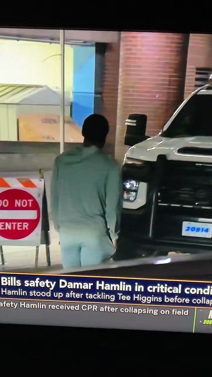 Stefon Diggs reportedly took an Uber to be with Damar Hamlin