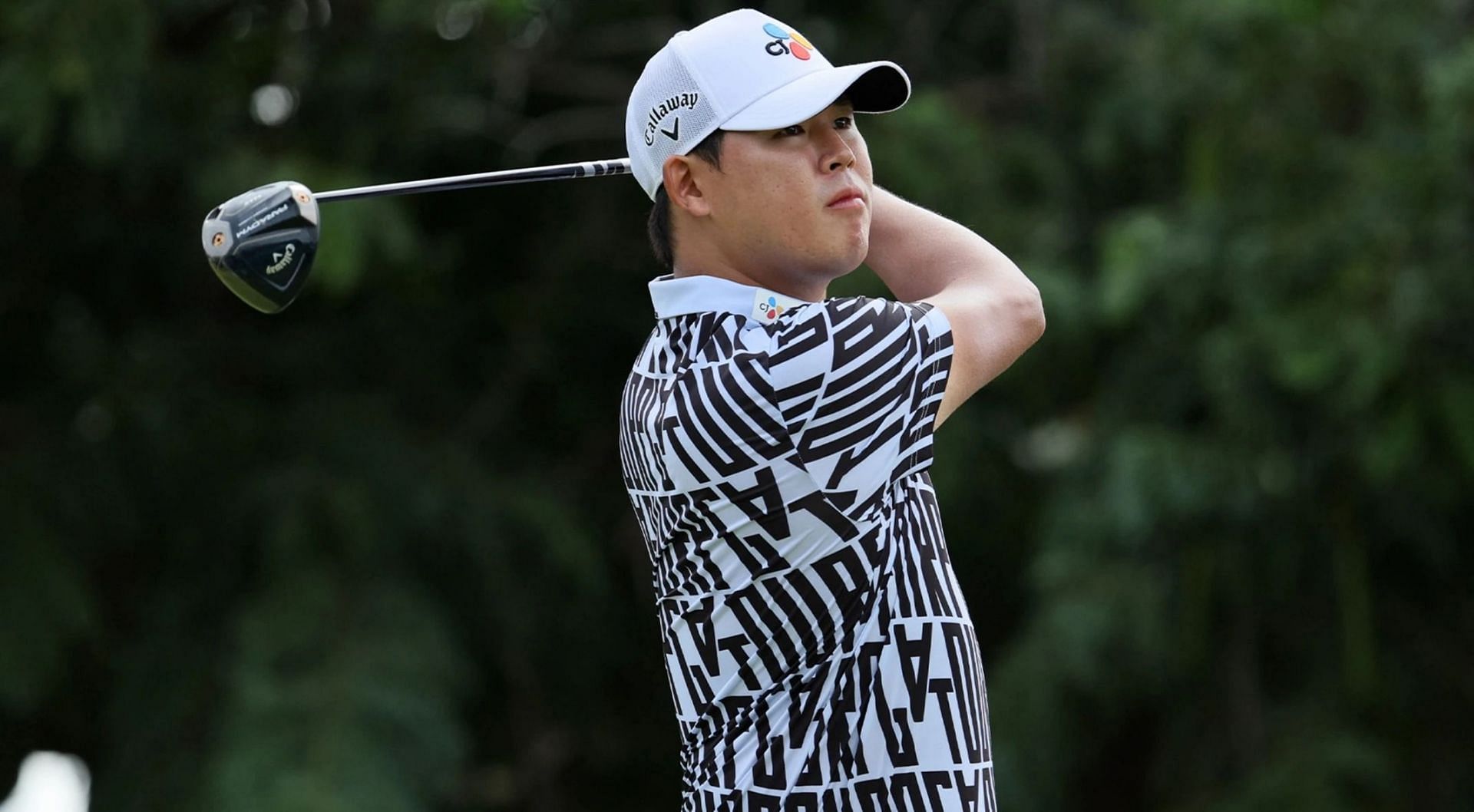 Si Woo Kim playing a shot during his successful run at Waialae Country Club (Image via PGA Tour)