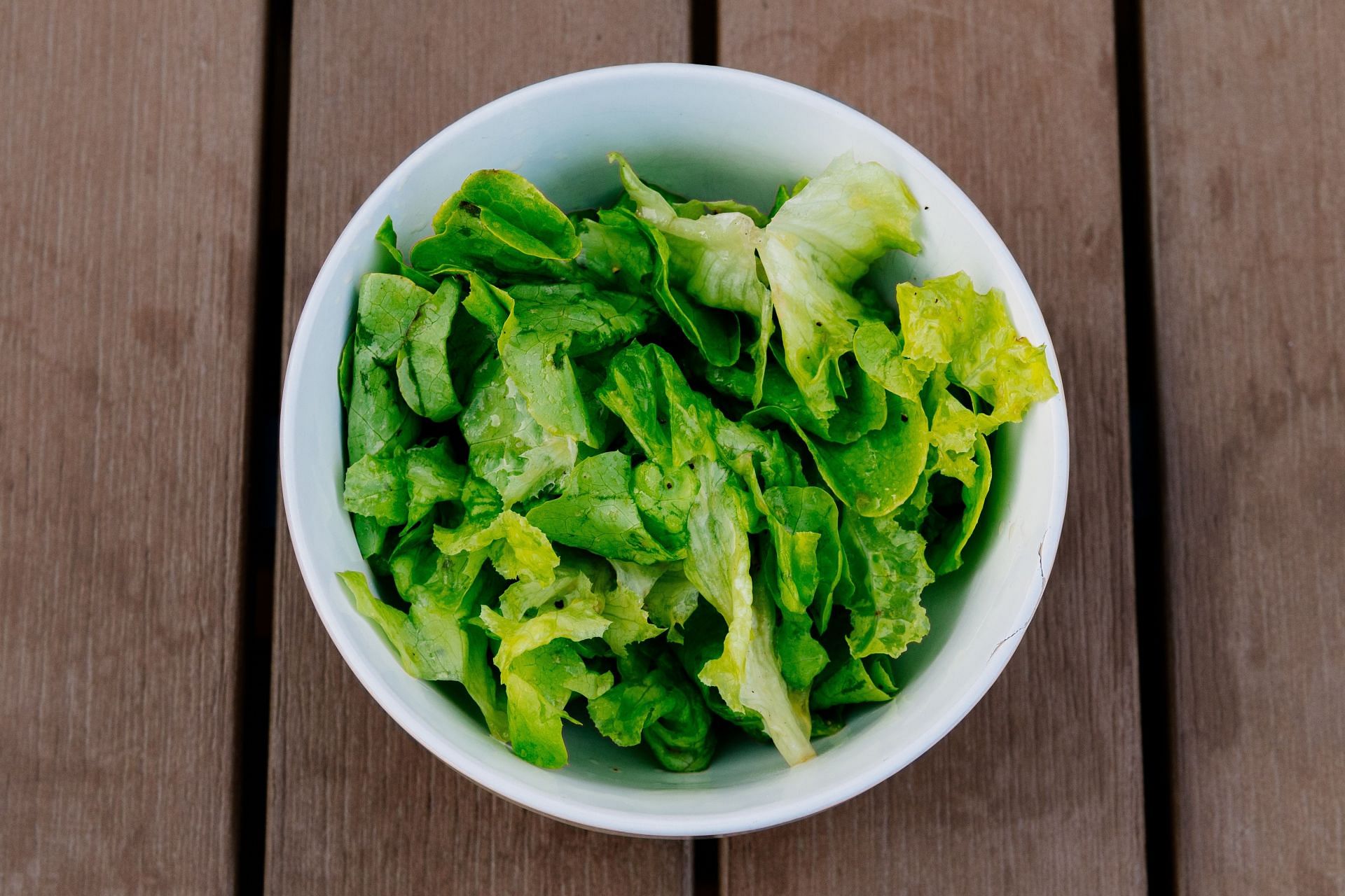 Lettuce is rich in chlorophyll (Image via Pexels/Kai Pilger)