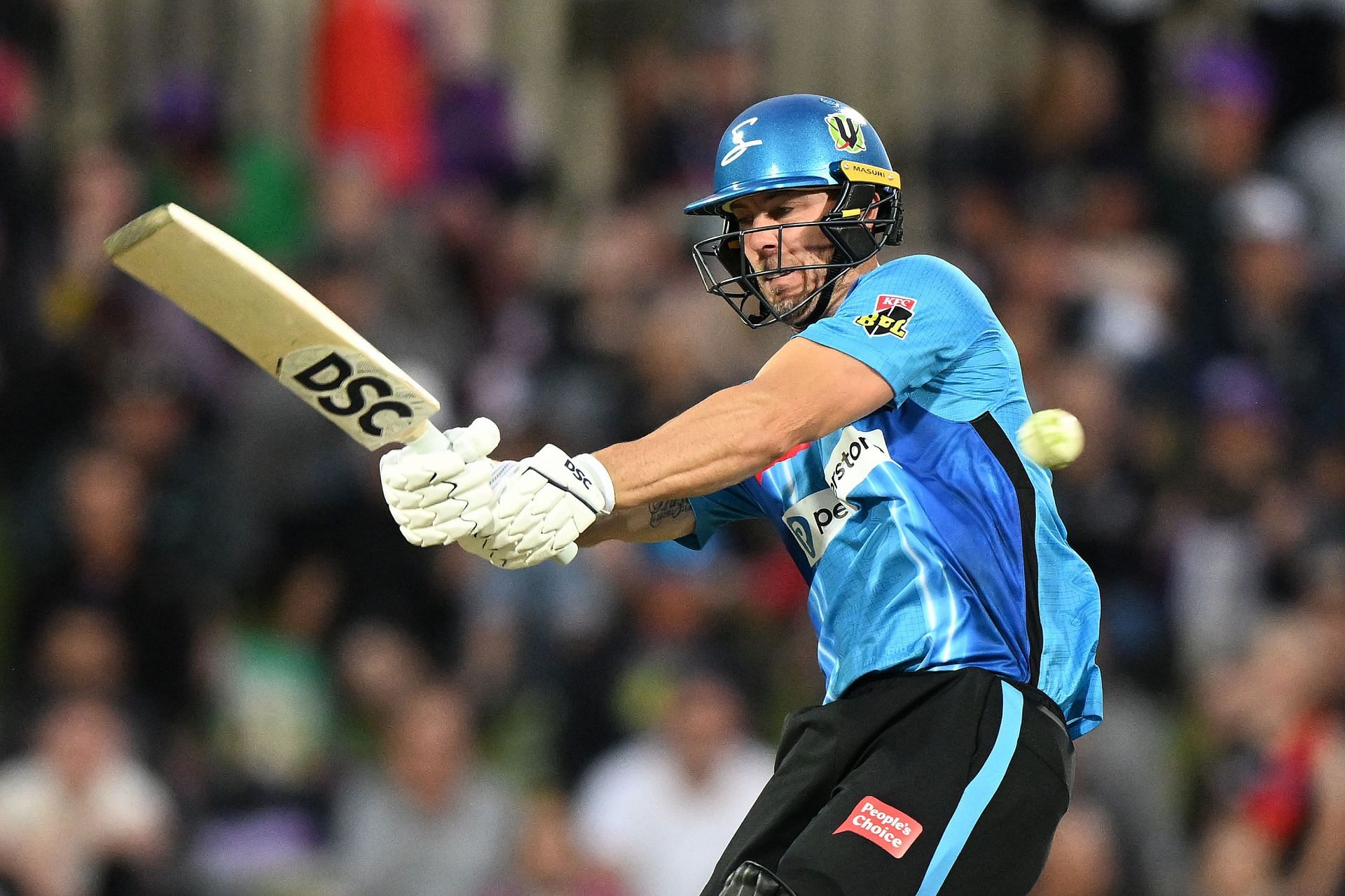 Chris Lynn in action at the 2022-23 BBL