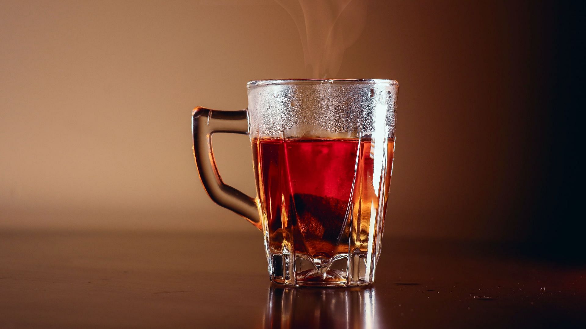 consumption of tea reduces heart disease. (Image via Unsplash / Erfan Amiri)