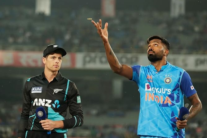 IND vs NZ : भारतीय टीम की पहले फील्डिंग, पहले टी20 मुकाबले से पृथ्वी शॉ बाहर
