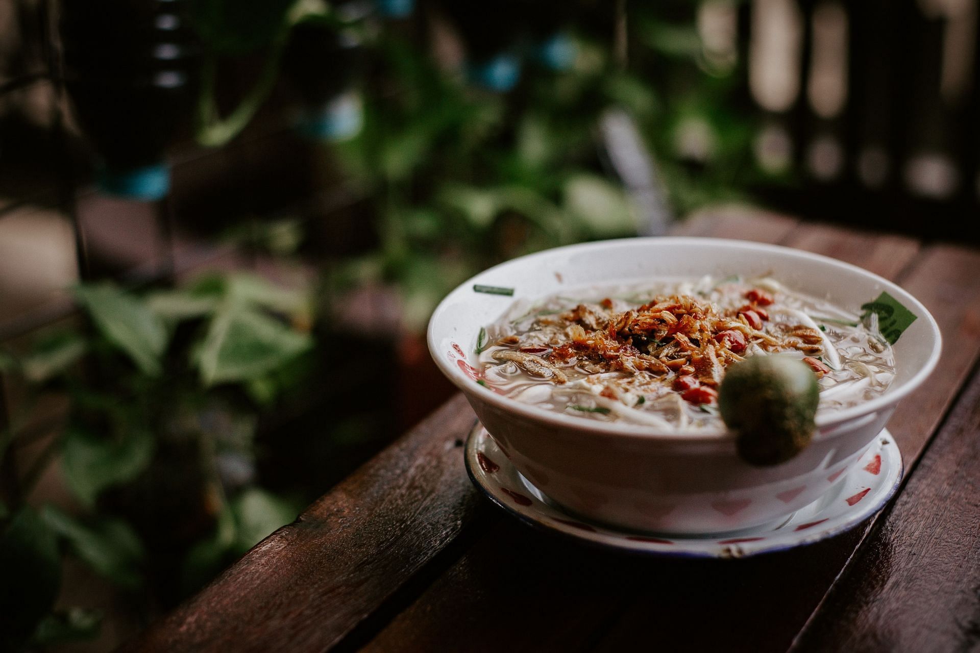 Shirataki noodles are gluten-free and made from konjac plants. (Image via Unsplash/ Lampos Aritonang)