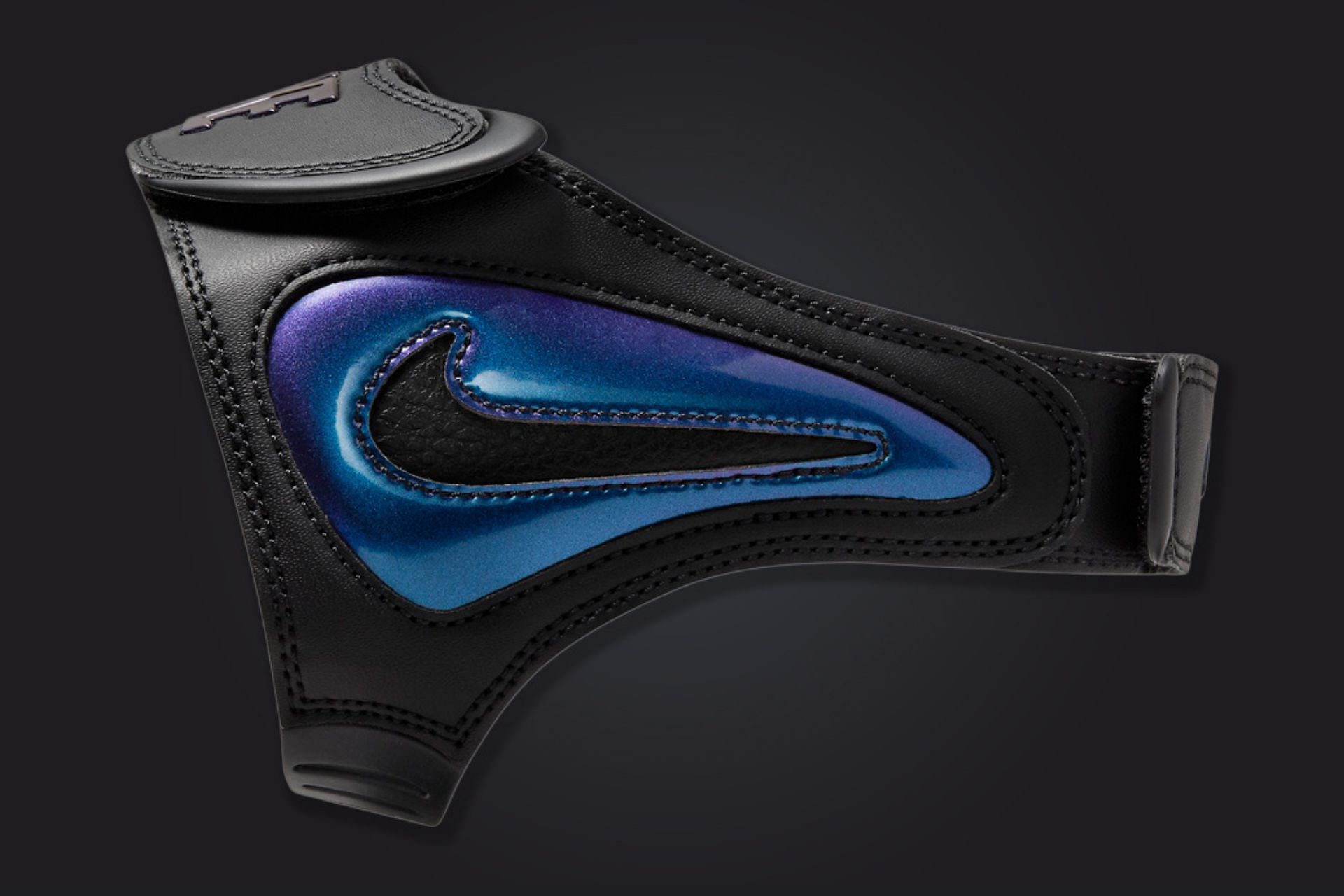 Take a closer look at the adjustable strap of the sneakers (Image via Nike)