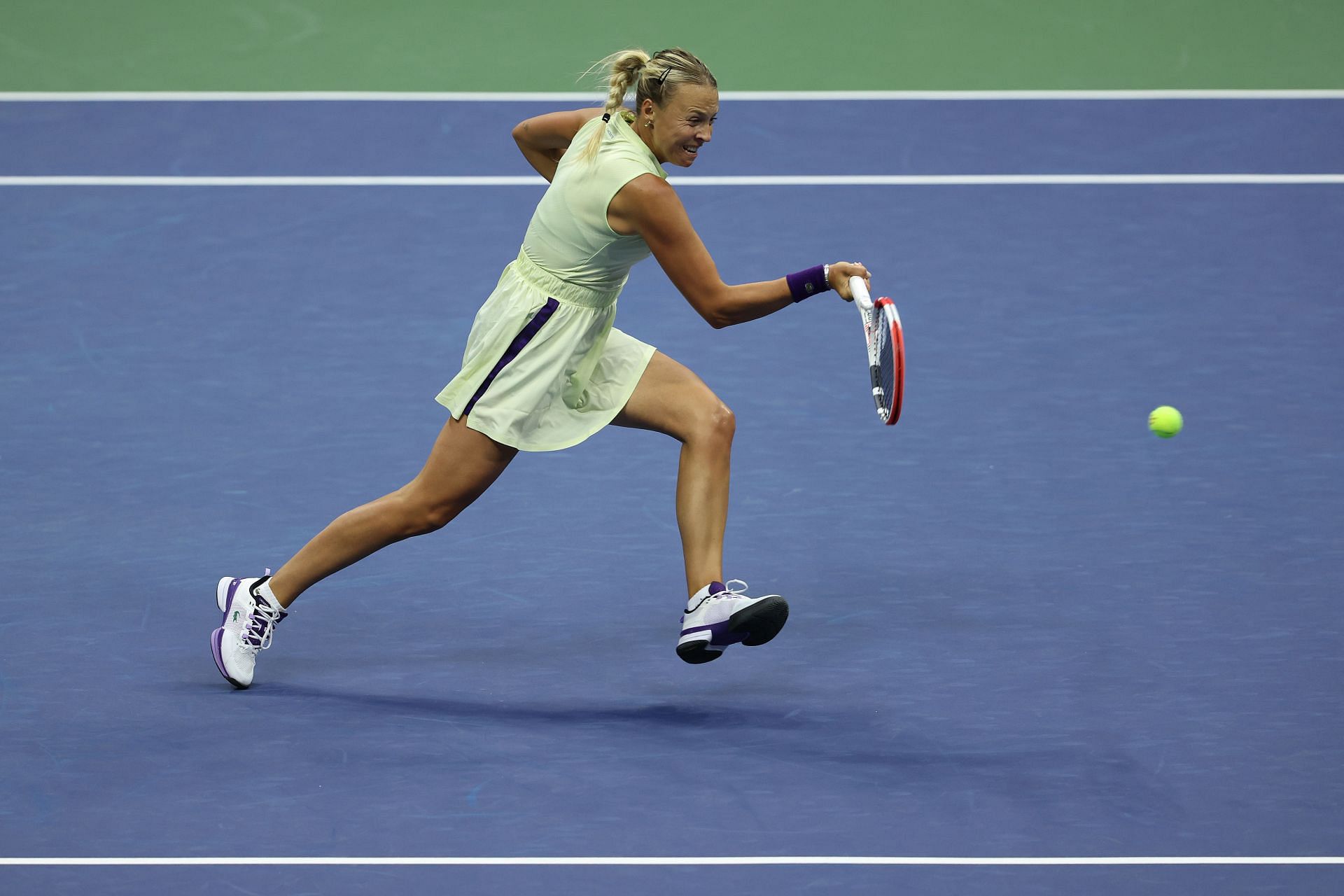 Anett Kontaveit in action at the 2022 US Open