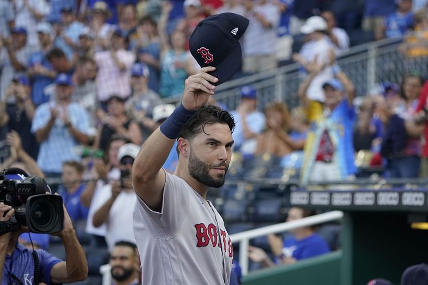 RUMOR: Cubs, Eric Hosmer in talks after Red Sox release