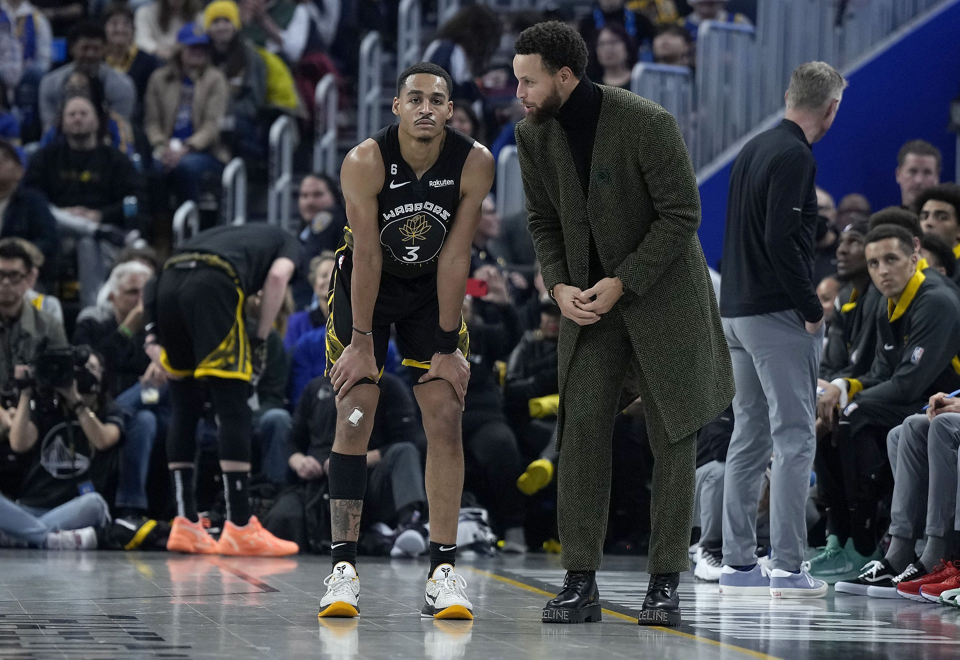 Jordan Poole (left) and Steph Curry of the Golden State Warriors