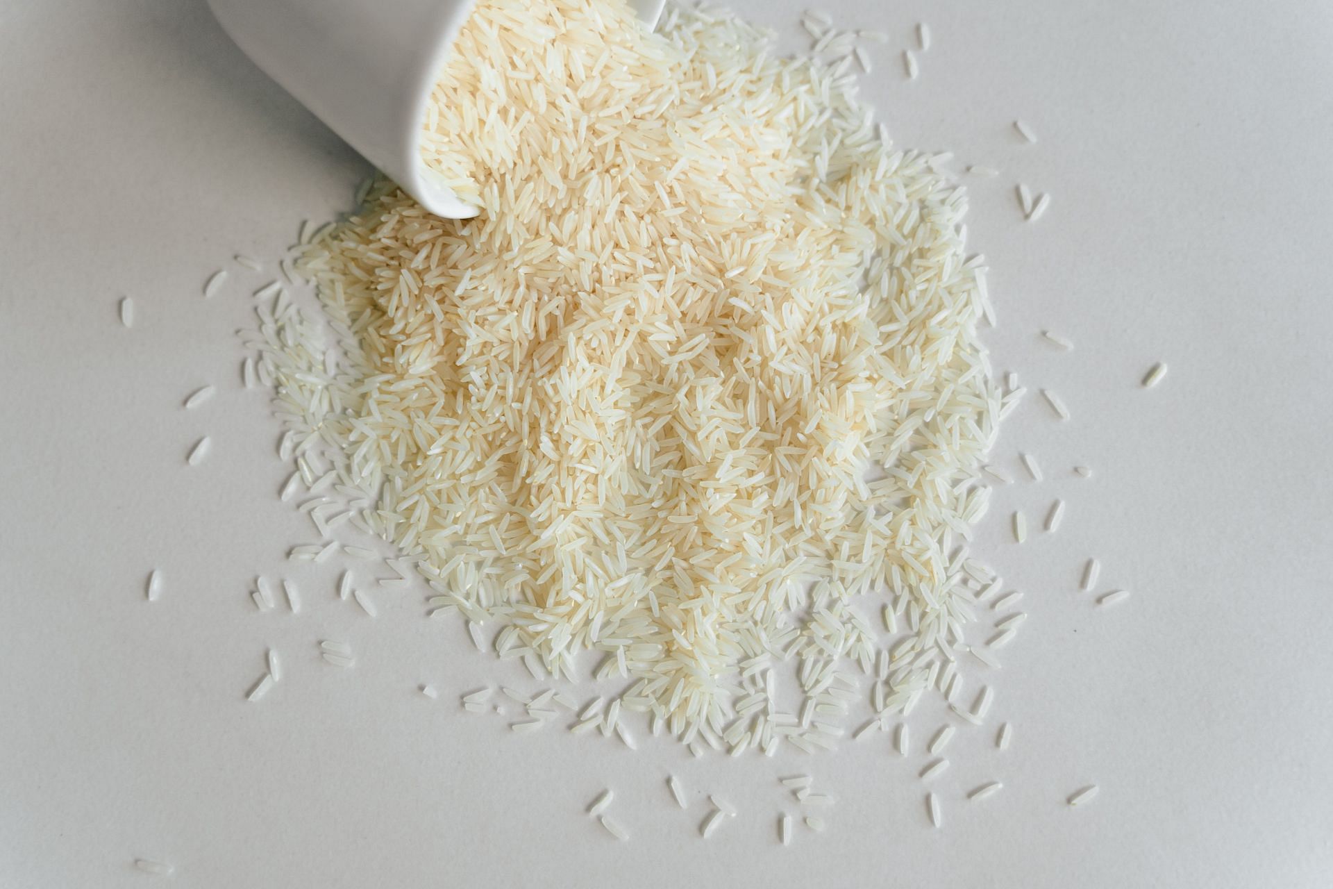 Rice water for hair growth (Image via Unsplash/Mart Production)