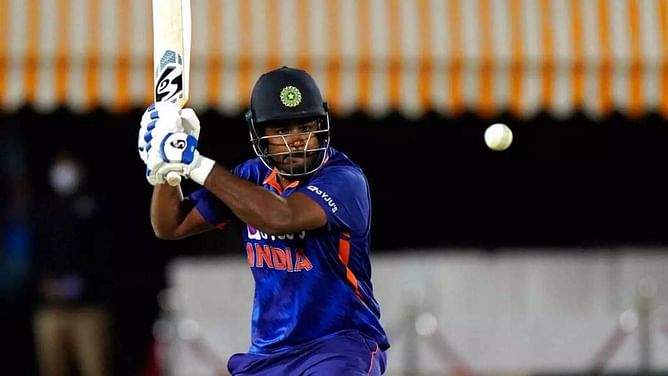 IND vs SL : संजू सैमसन श्रीलंका के खिलाफ दूसरे टी20 मुकाबले से हो सकते हैं बाहर, सामने आई बड़ी वजह