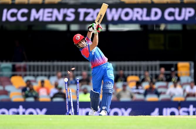 KKR का हिस्सा होने के बावजूद दिग्गज खिलाड़ी ने एम एस धोनी के साथ खेलने की जताई इच्छा