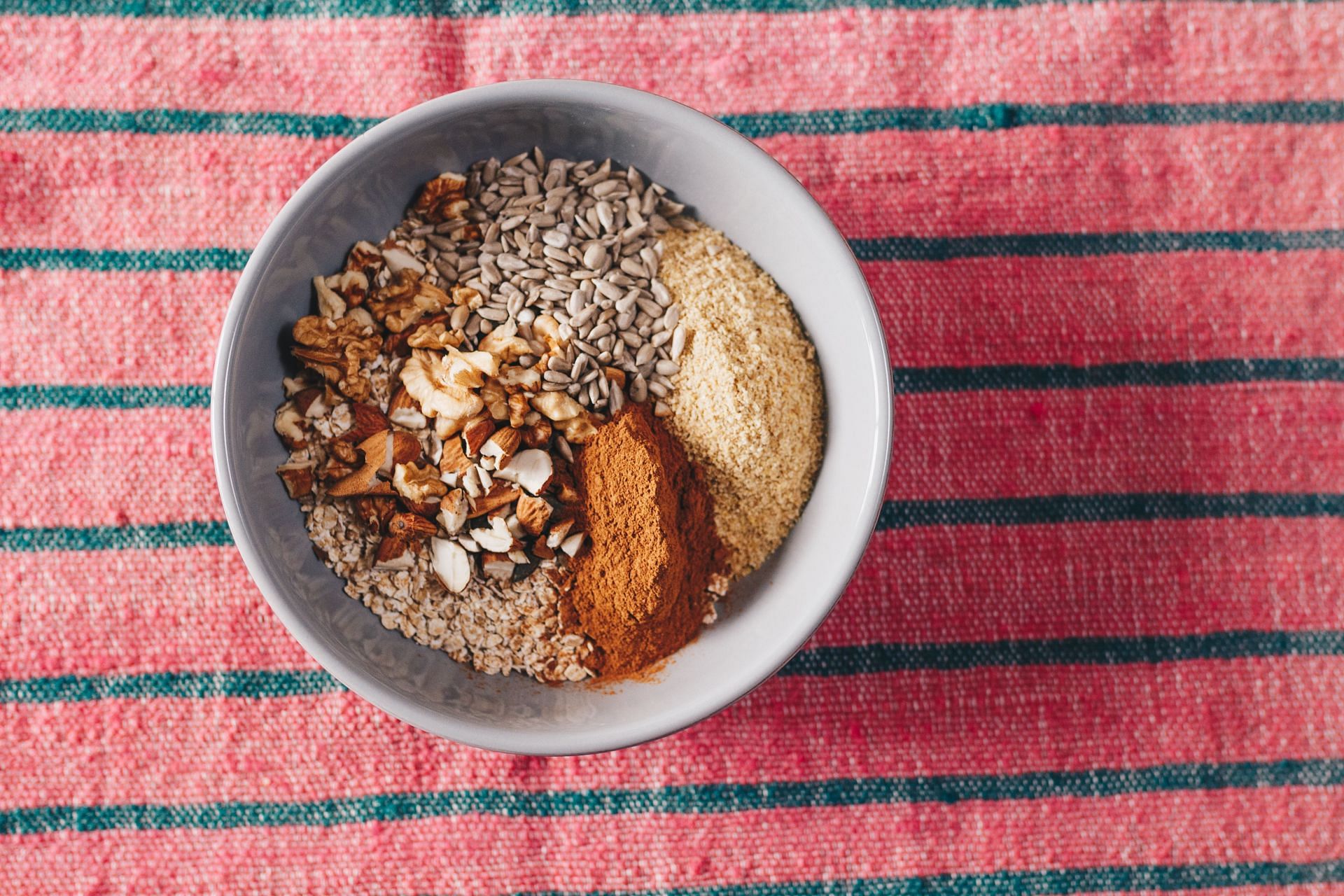 Nuts and seeds (Image via Pexels/Joao Jesus)