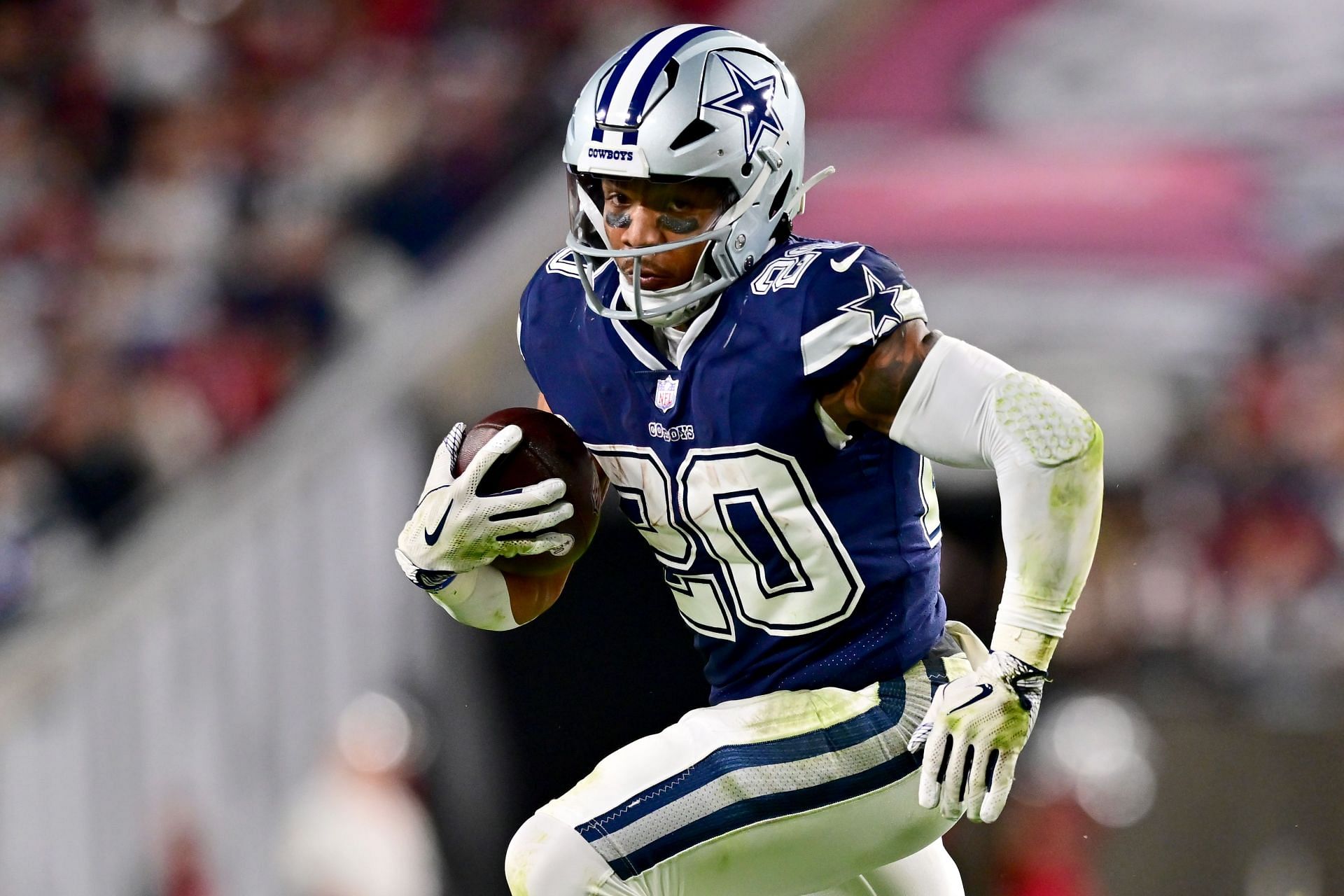 Latest on Dallas Cowboys running back Tony Pollard, New York Giants running  back Saquon Barkley, Las Vegas Raiders running back Josh Jacobs as deadline  nears for franchise tagged players to sign long-term