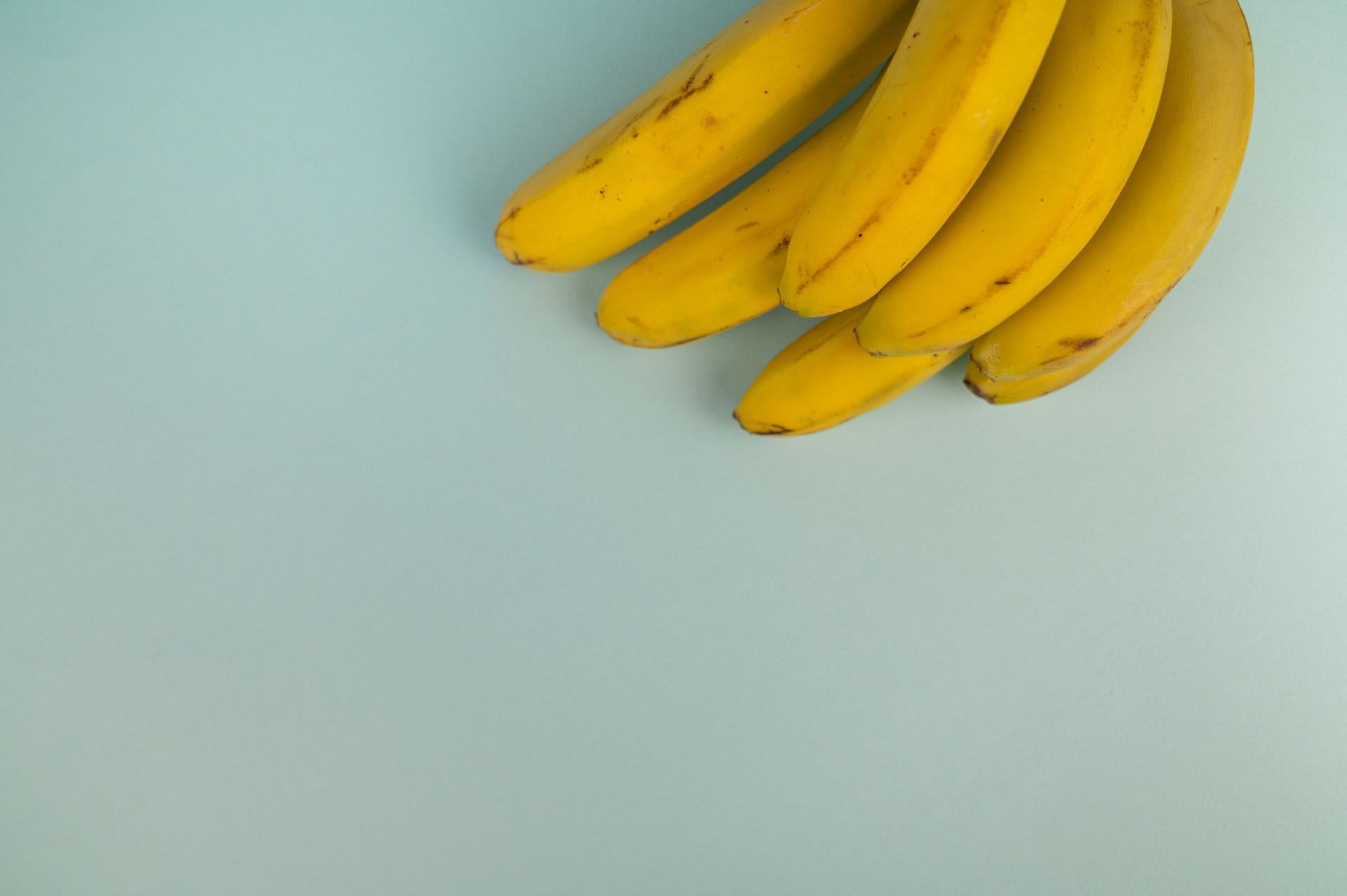 Bananas are one of the best fruits you can have in order to relieve chronic constipation (Image via Pexels/Shvets Production)