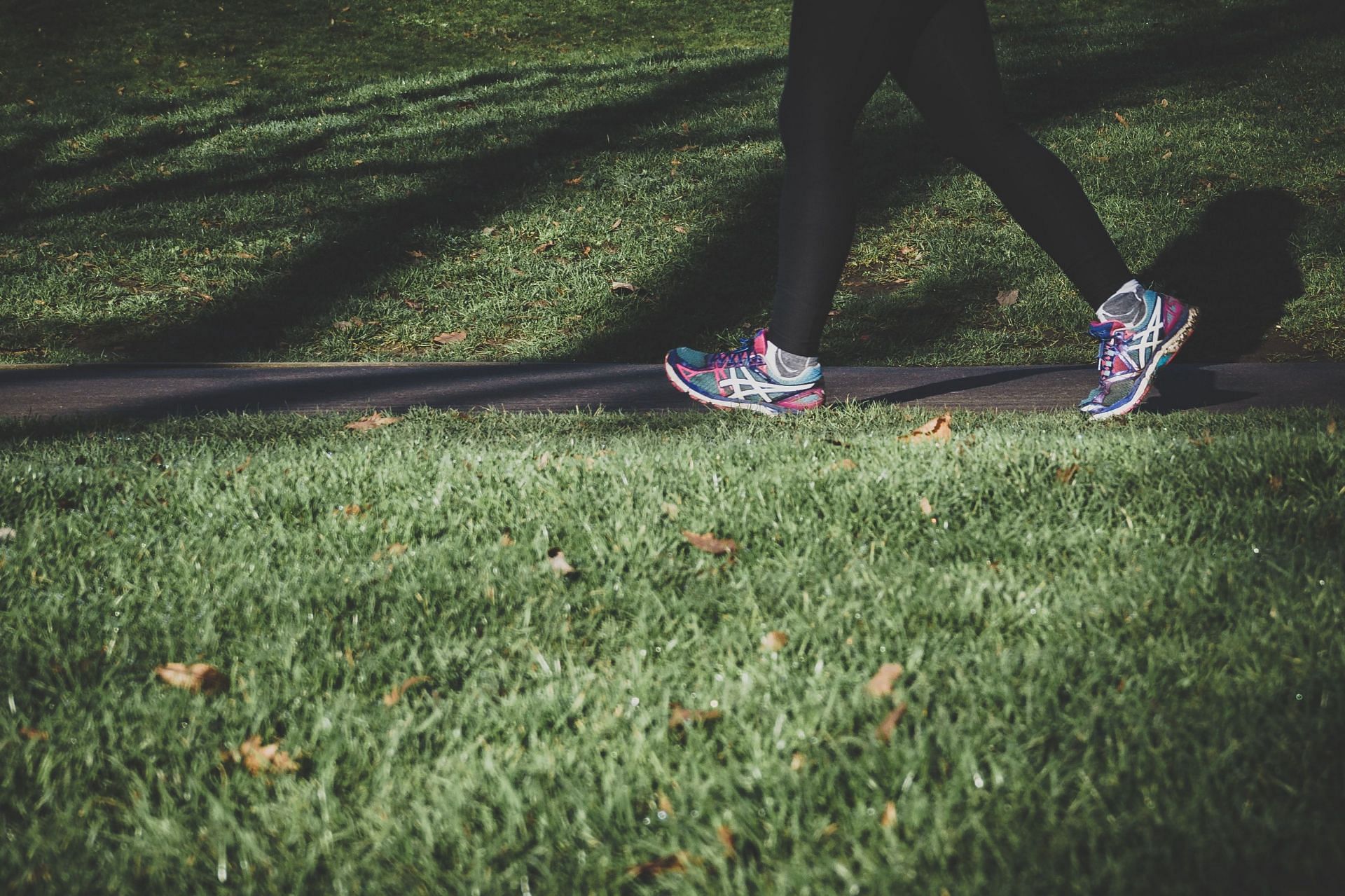 Walking for weight loss. (Image via Unsplash/ Arek Adeoye)