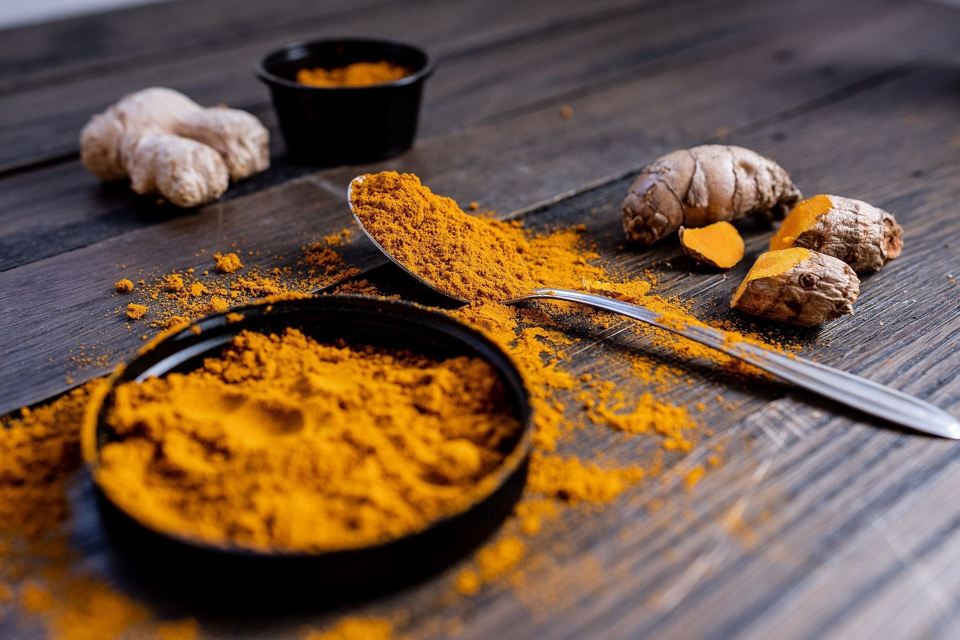 Turmeric is best for removing dark spots in face. (Photo via Pexels/Karl Solano)