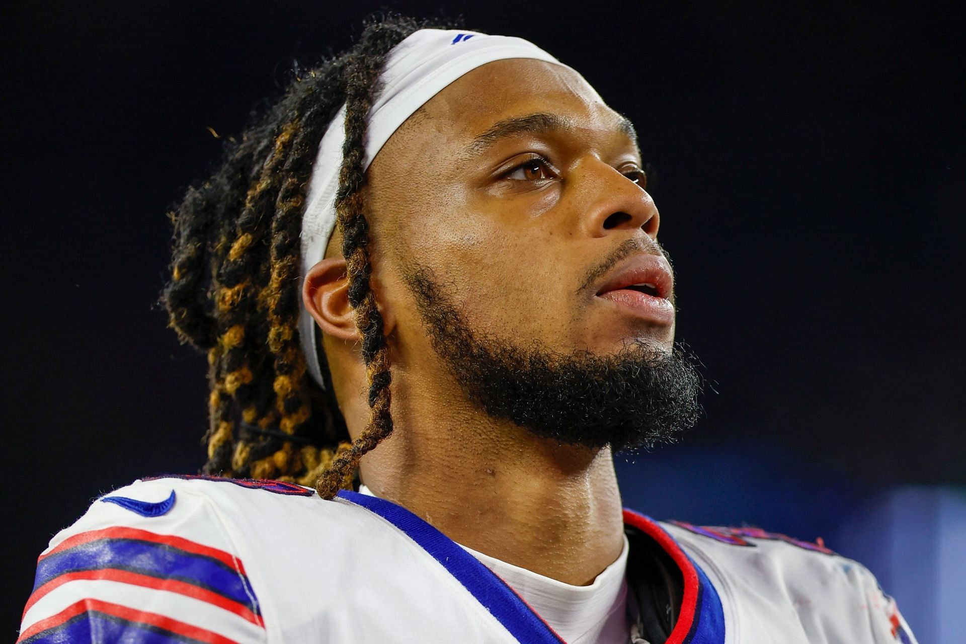 Falcons show support to Bills' Damar Hamlin with blue No. 3 on field