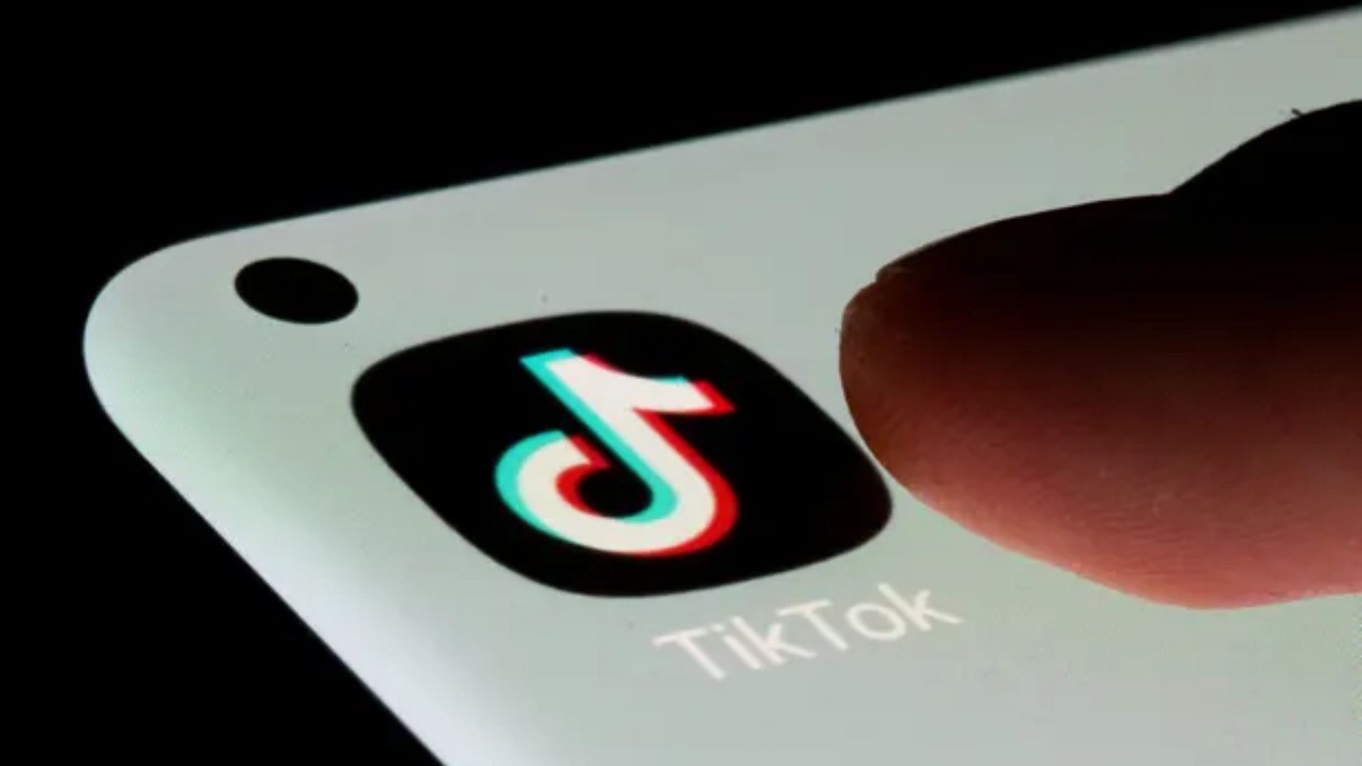 The TikTok app is being seen as a threat more often than not (Image via Getty/Dado Ruvić)