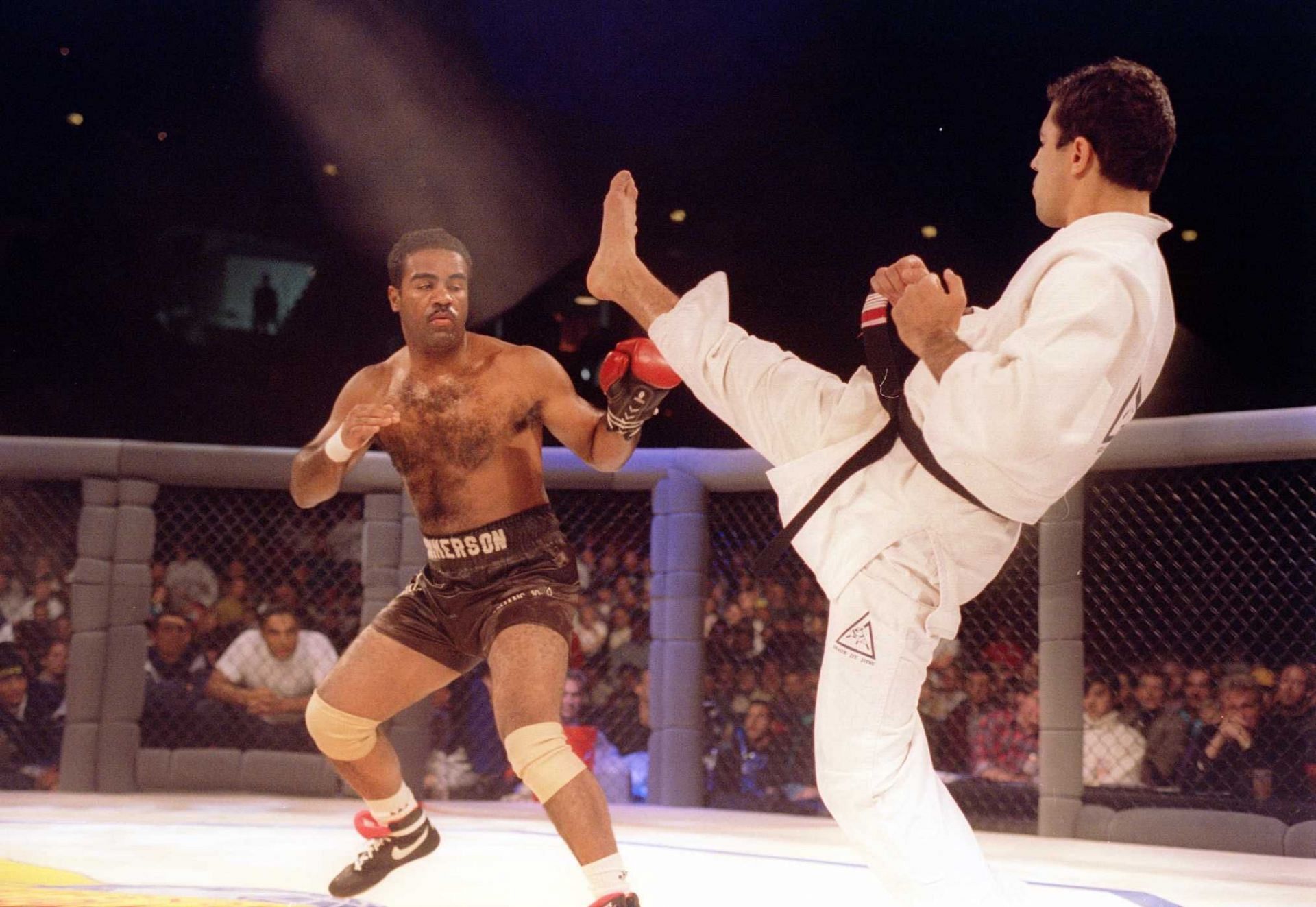 Royce Gracie (seen here against Art Jimmerson) submitted the much larger Dan Severn in 1994