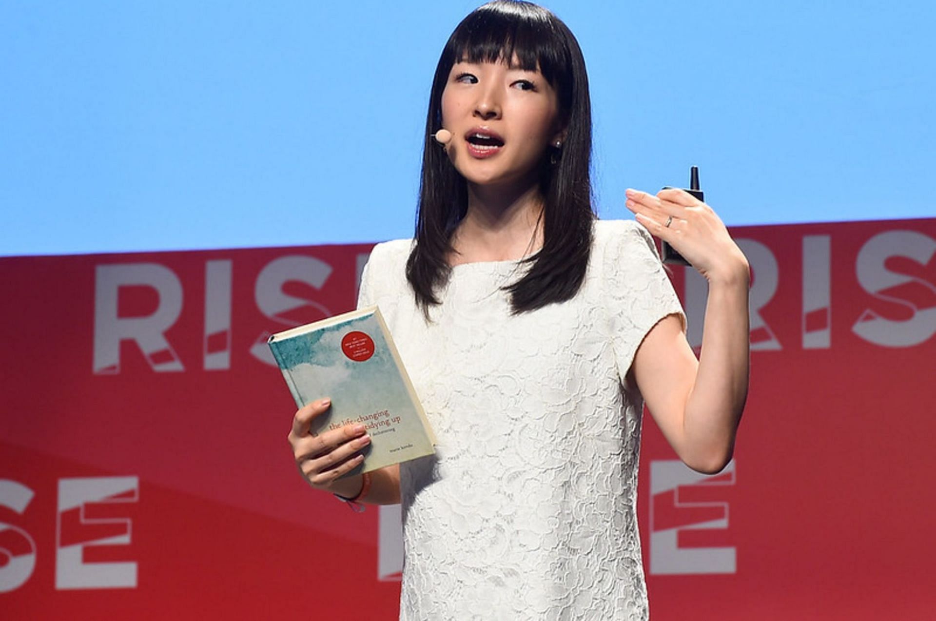 Marie Kondo admits to &quot;giving up&quot; on tidying-up after having third child (Image via Getty Images)