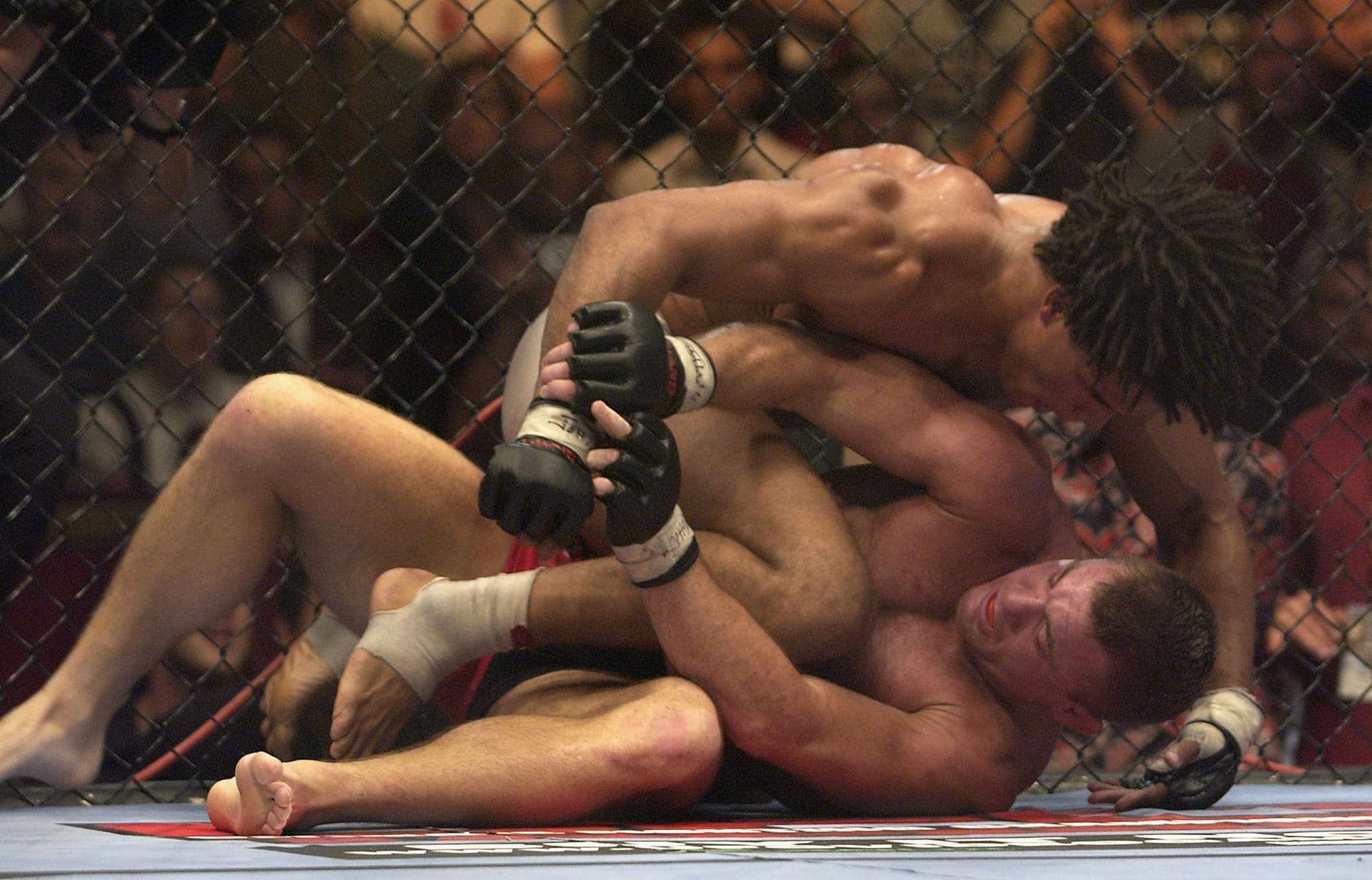 Carlos Newton became welterweight champion with a wonderful submission in 2001