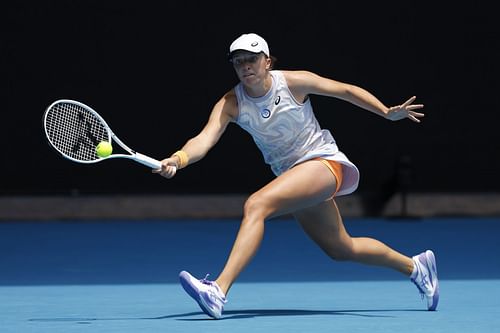 Iga Swiatek in action at the 2023 Australian Open